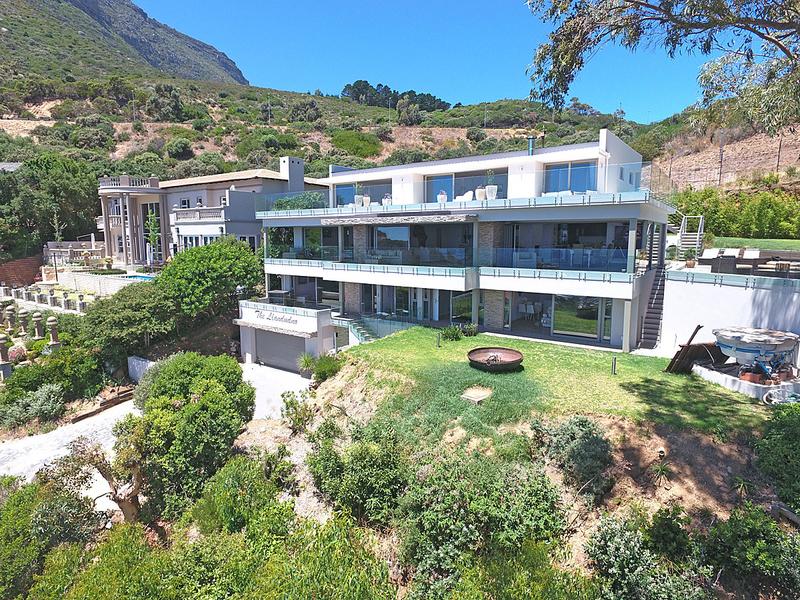 To Let 8 Bedroom Property for Rent in Llandudno Western Cape